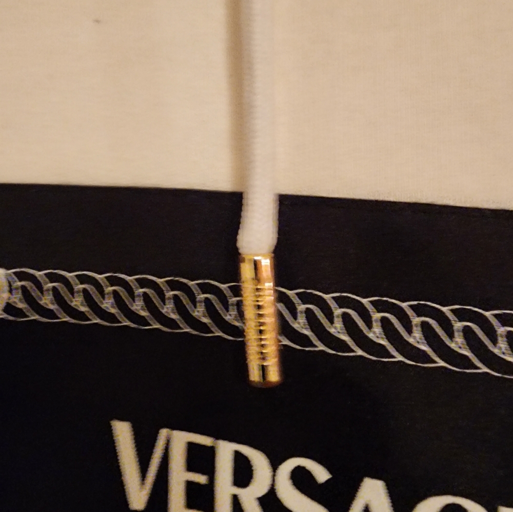 Versace - Picture 3 of 7